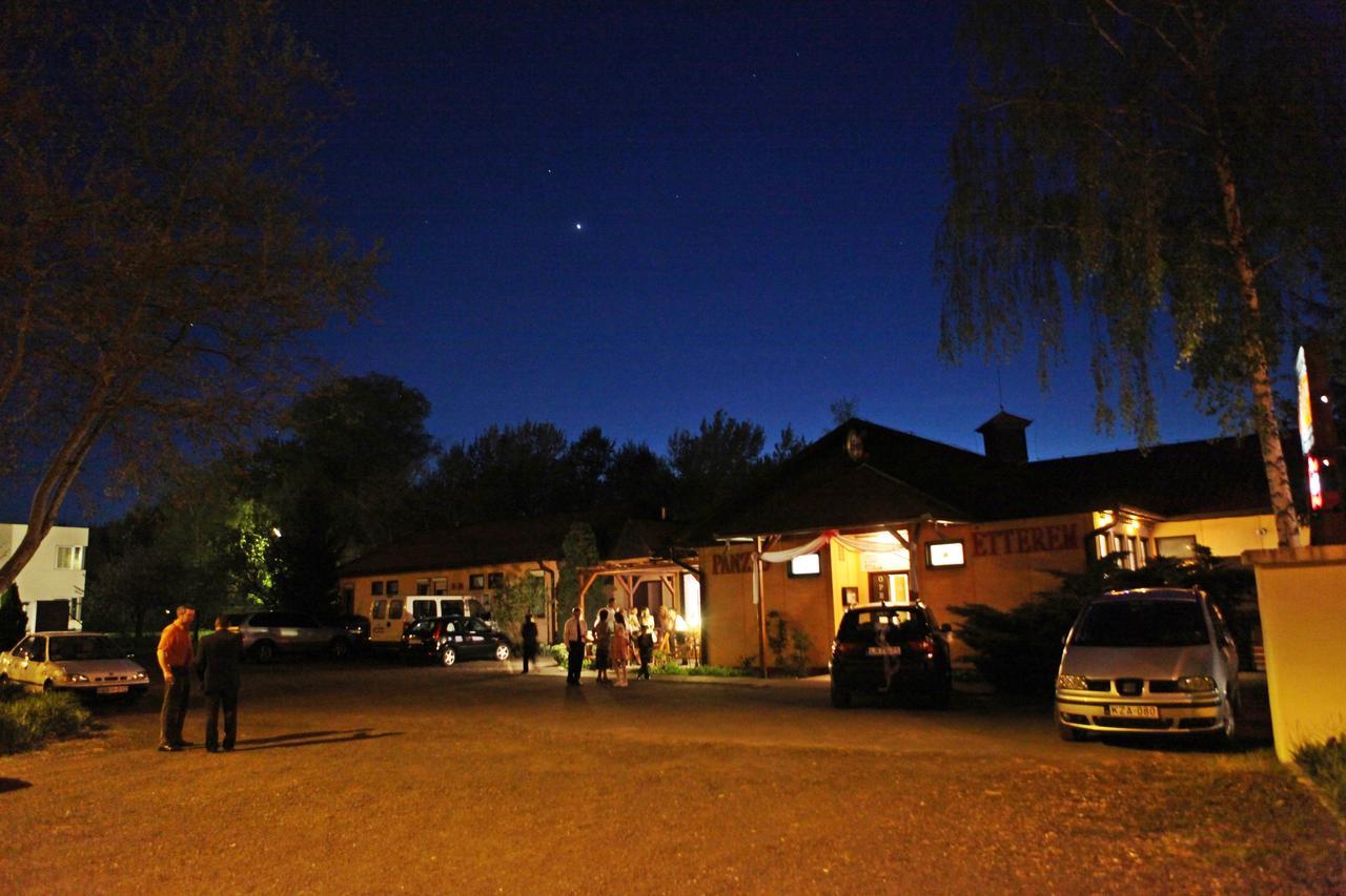 Sztar Motel Etterem Balassagyarmat Экстерьер фото