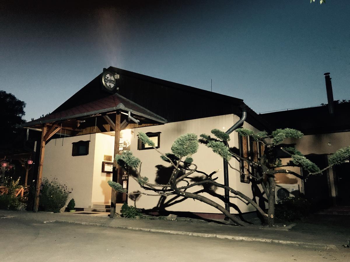 Sztar Motel Etterem Balassagyarmat Экстерьер фото