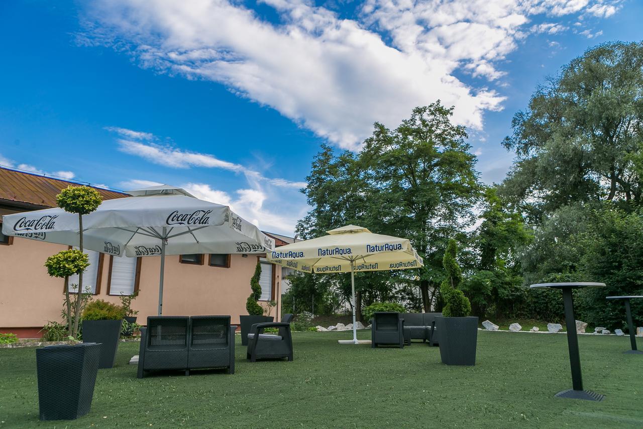 Sztar Motel Etterem Balassagyarmat Экстерьер фото