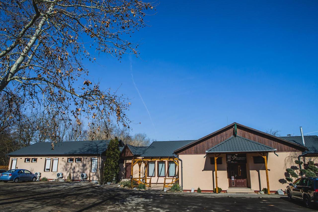 Sztar Motel Etterem Balassagyarmat Экстерьер фото