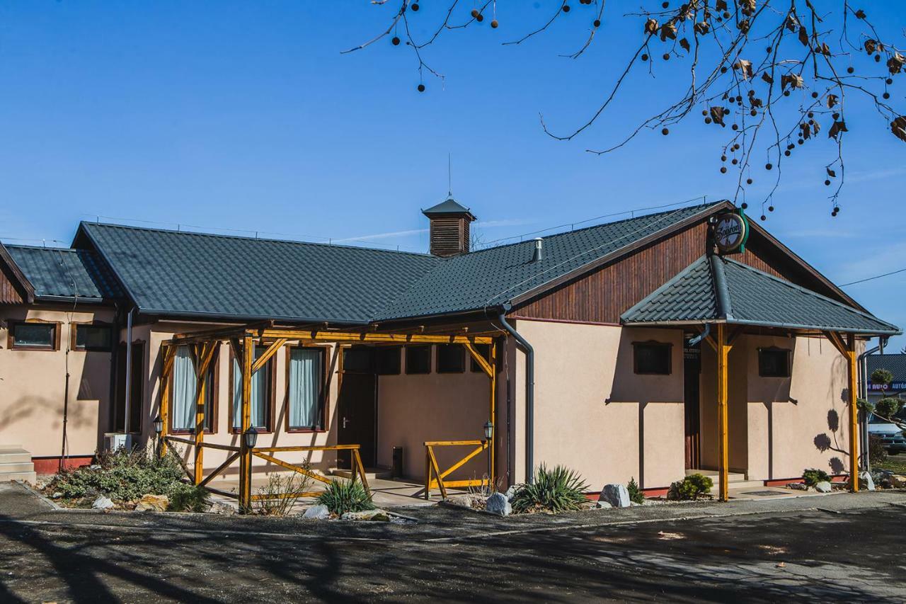 Sztar Motel Etterem Balassagyarmat Экстерьер фото